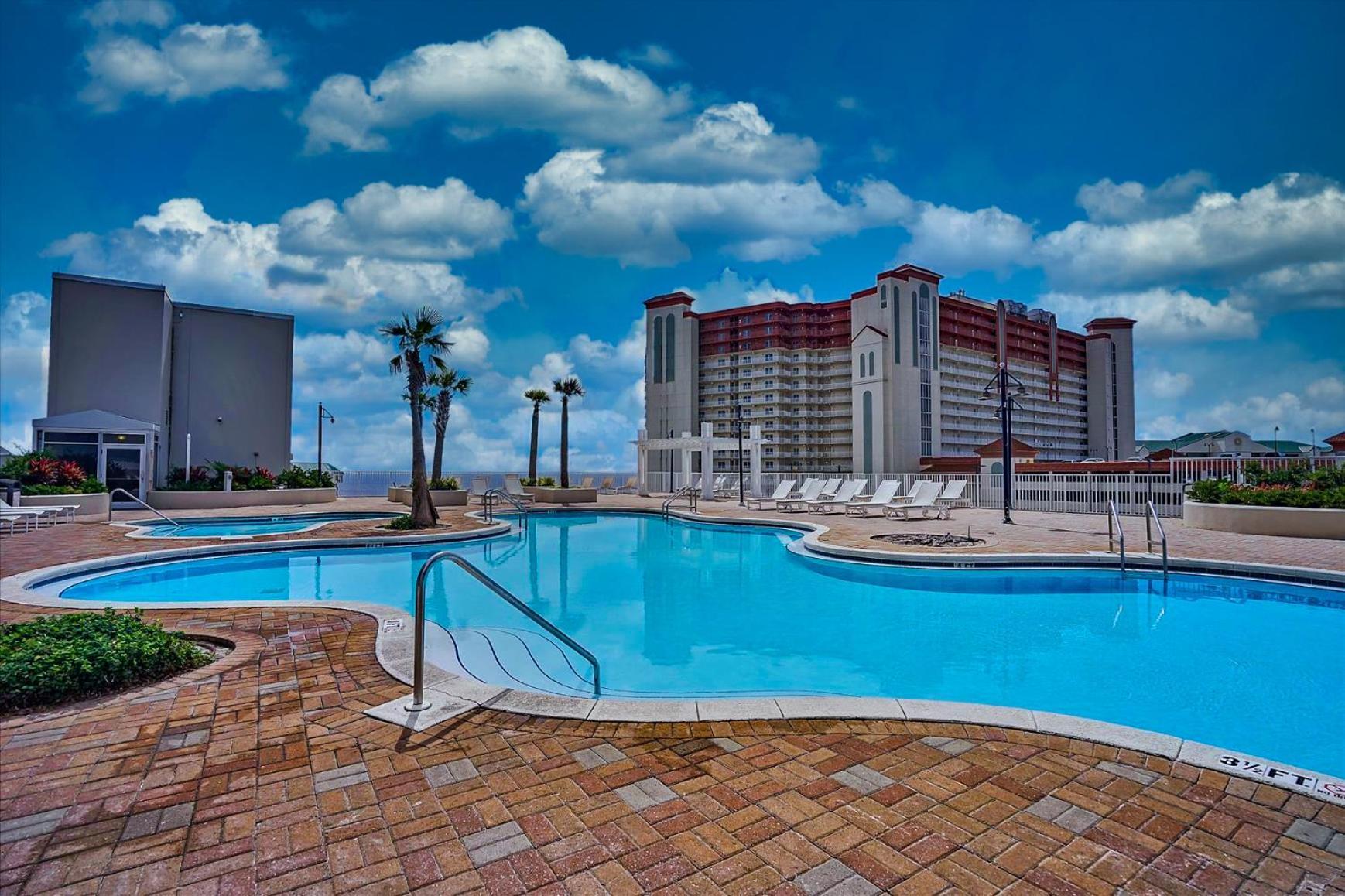 Laketown Wharf #119 By Nautical
